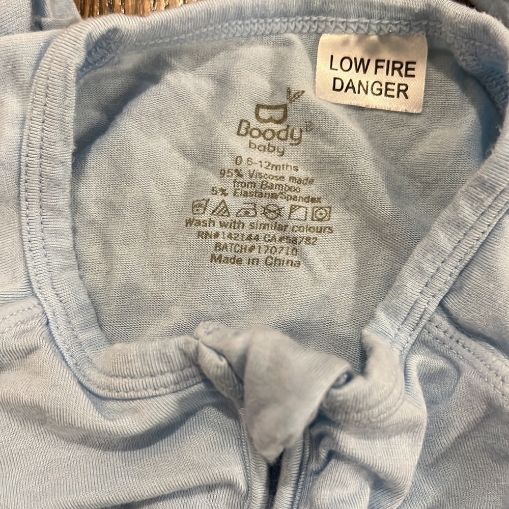Organic soft baby onesie - Picture 2 of 2